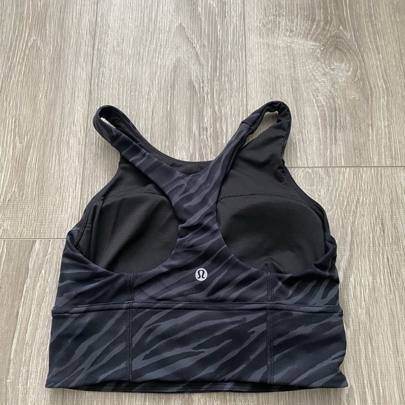 Lululemon size 4 cropped tank top - Picture 2 of 2